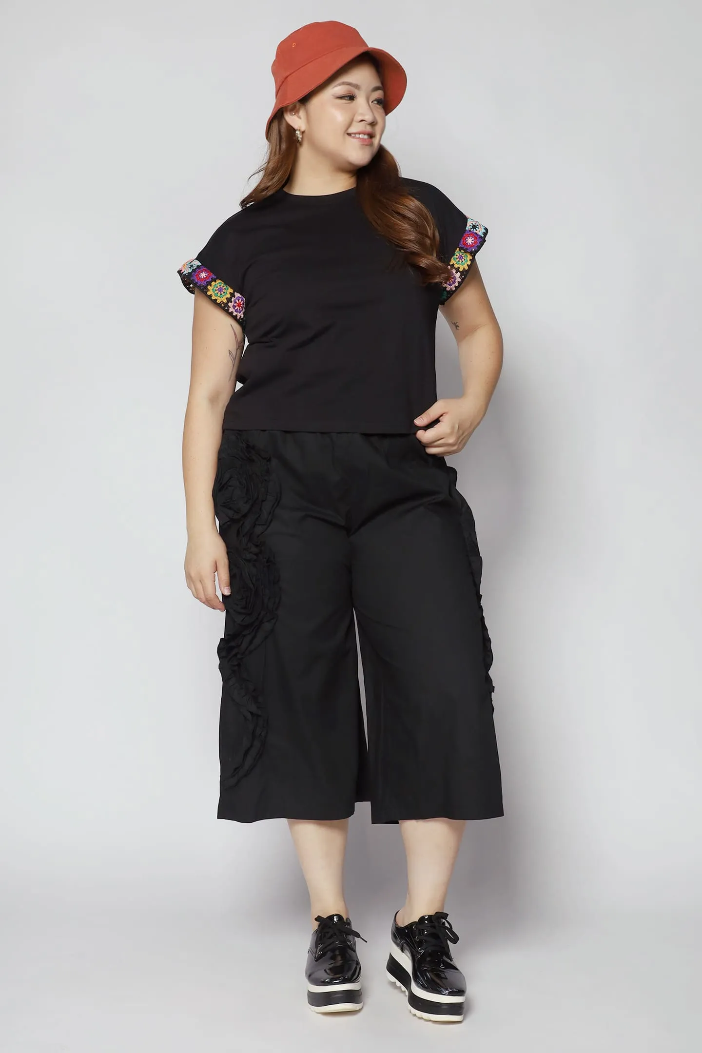 Aly Rosette Culottes Pants in Black