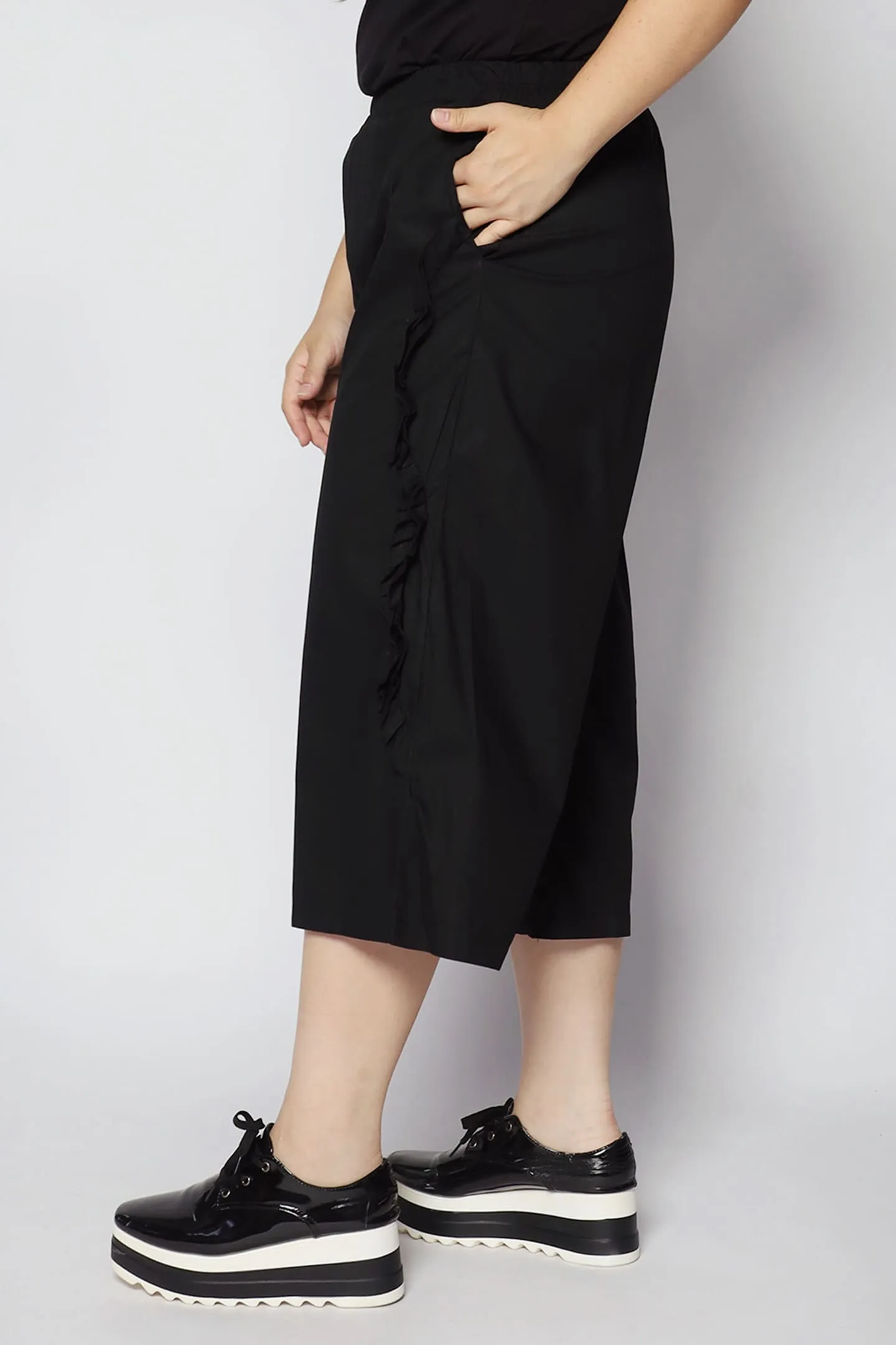 Aly Rosette Culottes Pants in Black