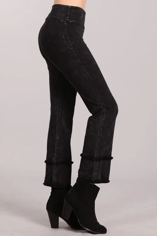 Chatoyant Cropped Straight Trim Pants - Black