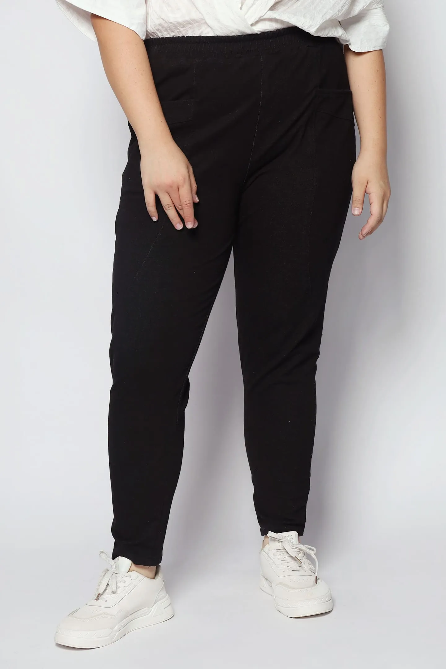 Tove Pants in Plain Black