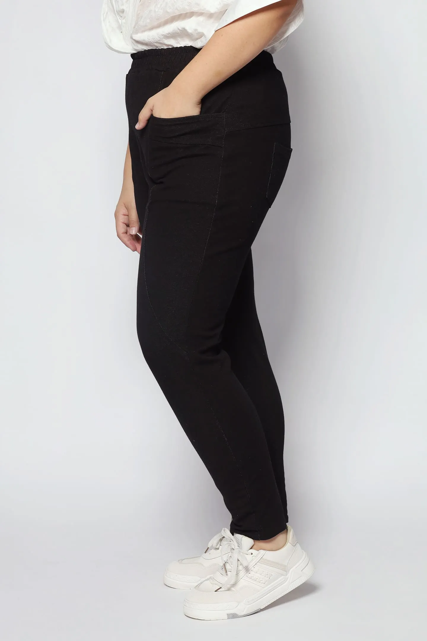 Tove Pants in Plain Black