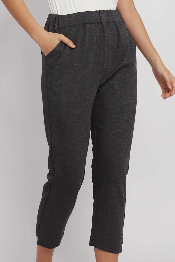 Yoges Pants in Dark Grey